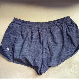 Lululemon Hotty Hot 2.5” shorts